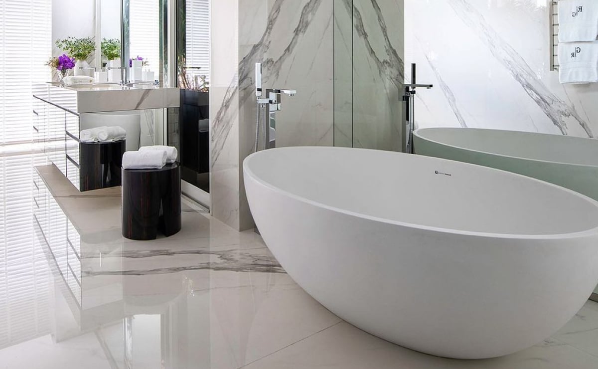 Banheiro com banheira: 95 projetos para um banho relaxante