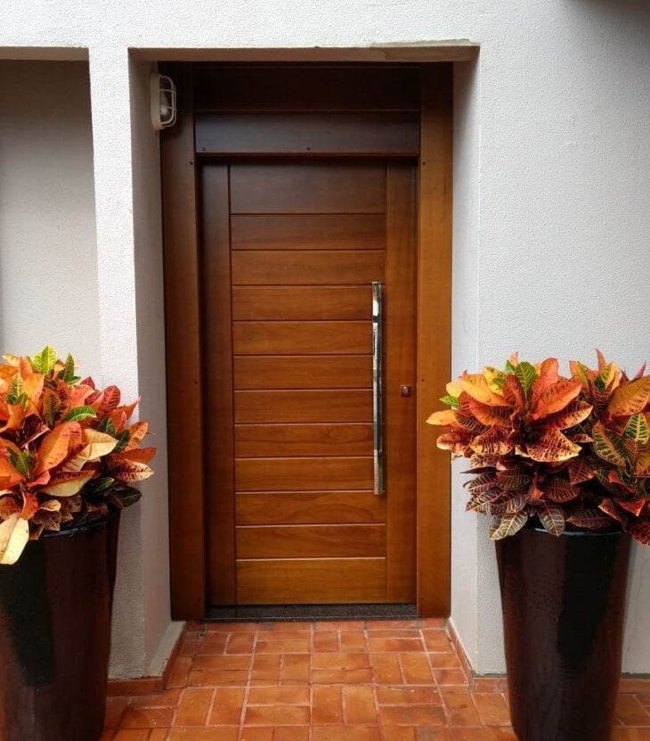 Foto de portas de entrada de madeira 27 - 27