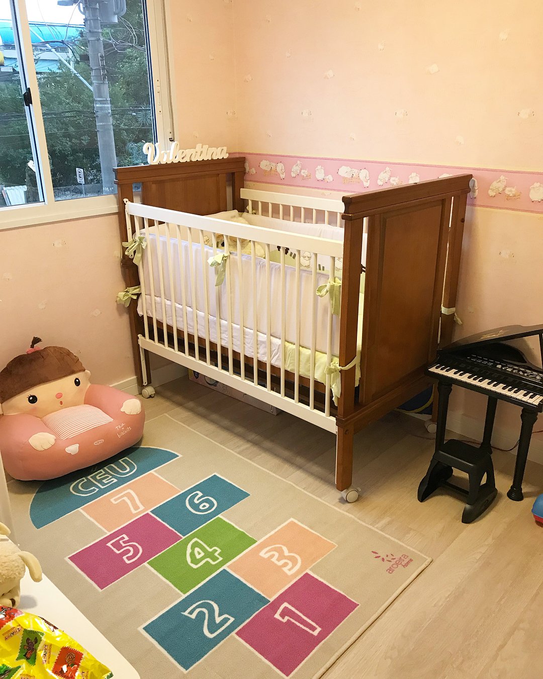 Foto de tapete para quarto de bebe 31 - 35