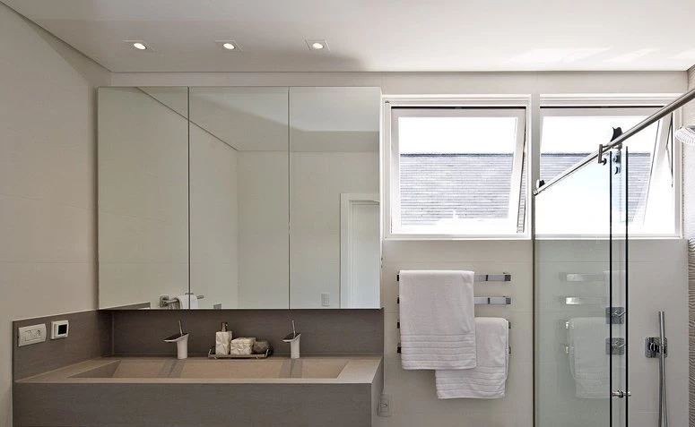 Armário de banheiro com espelho: modelos para o seu ambiente