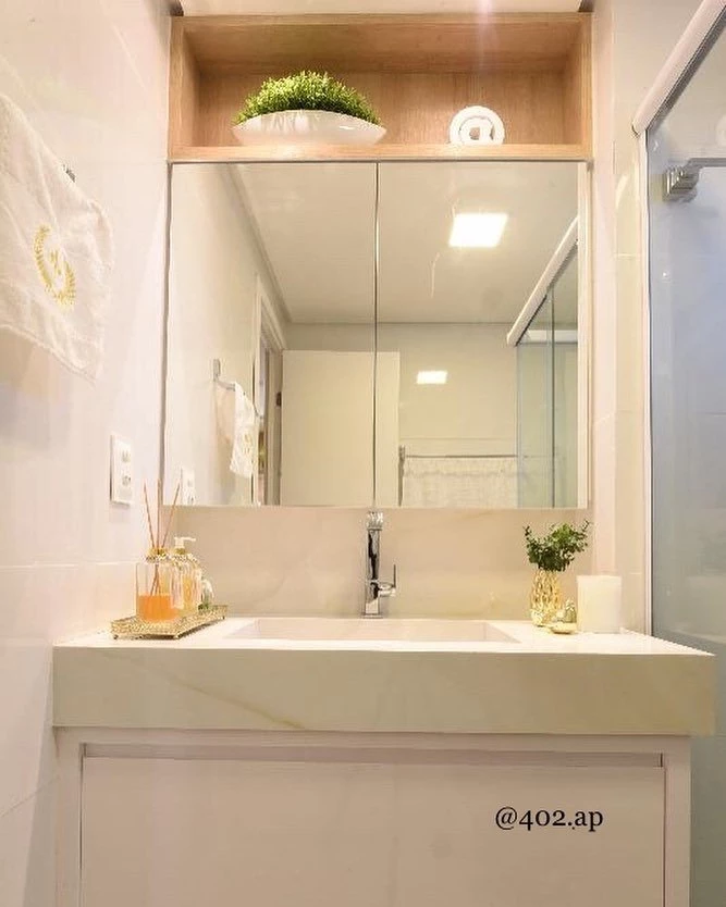 Foto de armario de banheiro com espelho 13 - 14