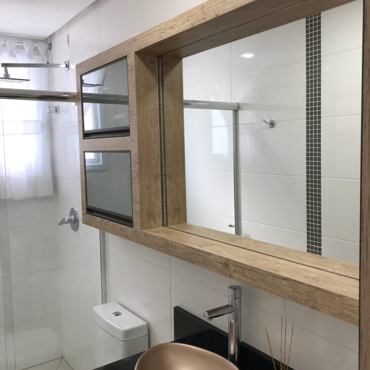Foto de armario de banheiro com espelho 25 - 26