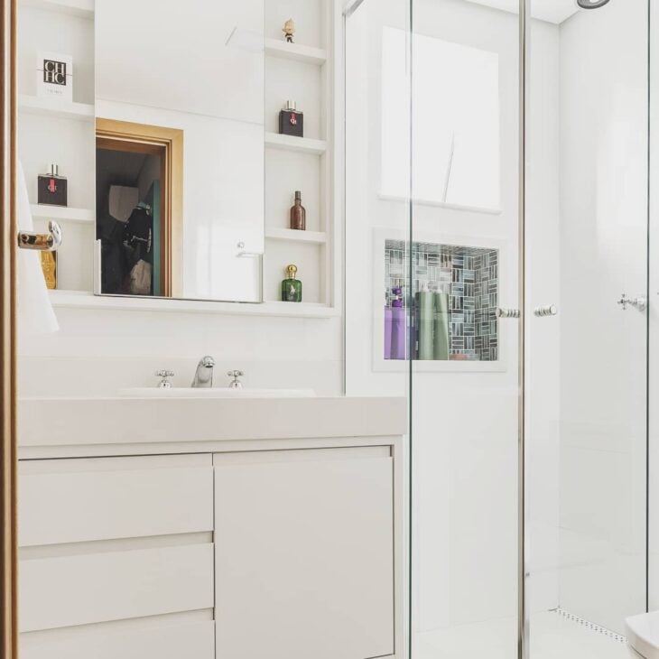 Foto de armario de banheiro com espelho 8 - 250