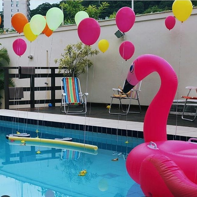 Decoração Pool Party Infantil em 2023  Decoracao pool party, Festa de  aniversário na piscina, Festa pool party decoração