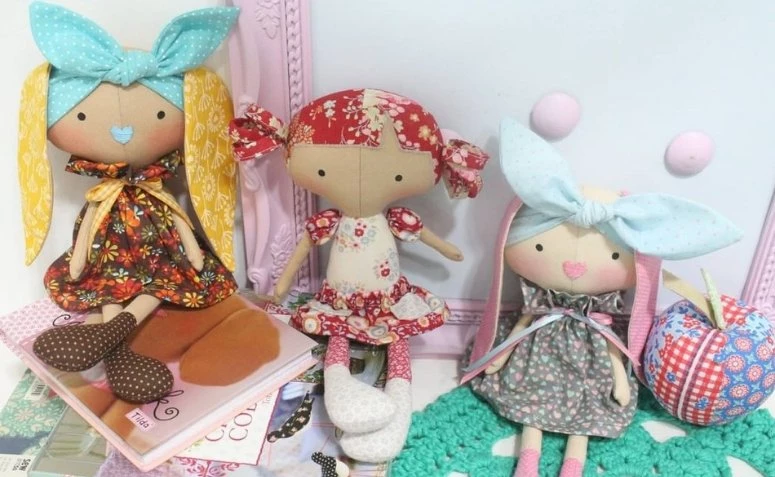 Moldes de roupas de boneca - Artesanato passo a passo!  Padrões de costura  barbie, Roupas para bonecas, Roupas