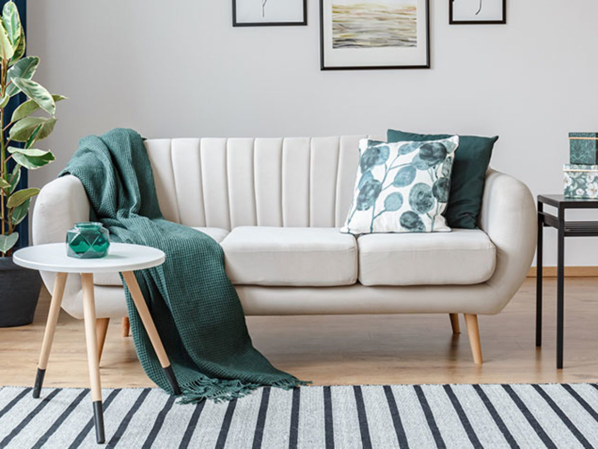 Impermeabilização de sofá: vantagens, preço e como fazer em casa