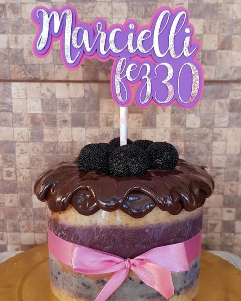 Topper de bolo: 35 ideias incríveis e tutoriais para criar o seu  Bolos de  aniversário, Bolo de aniversario decorado, Bolo de aniversario adulto