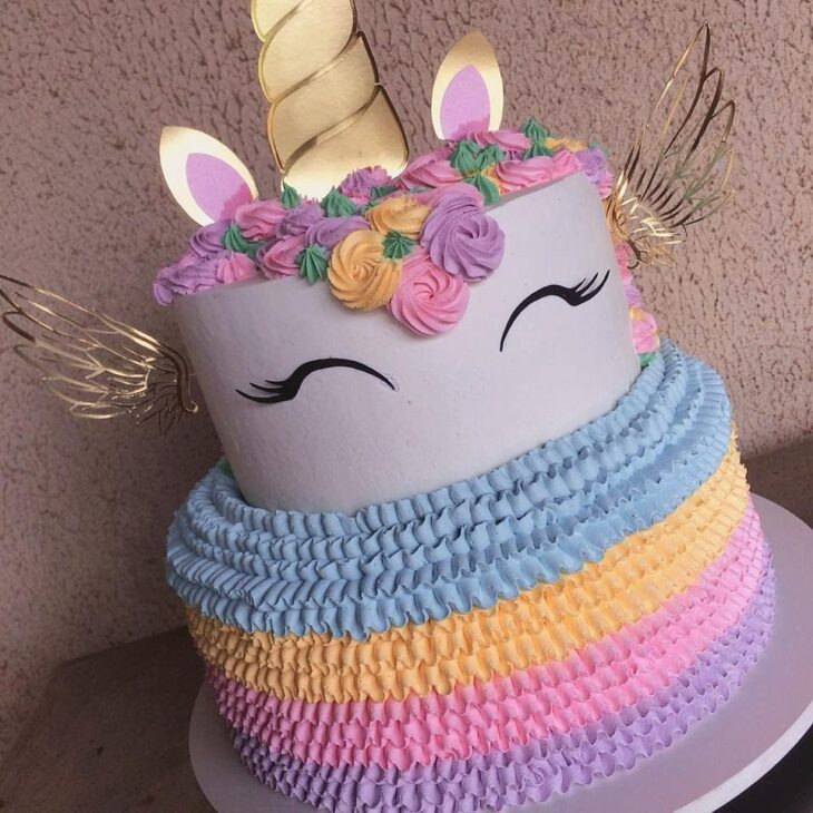 Foto de bolo de unicornio 67 - 70