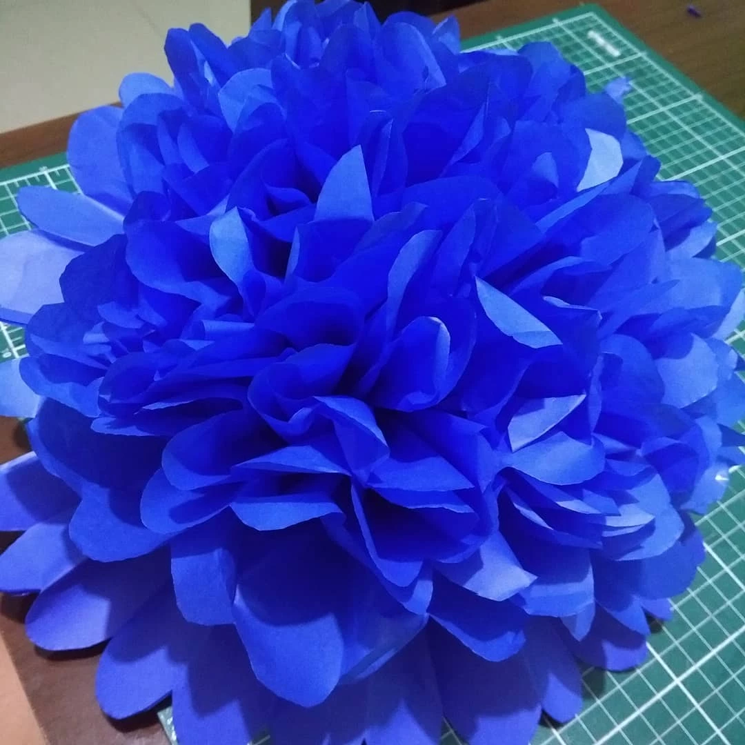 Flor de papel de seda: como fazer e 55 ideias para colorir a decoração