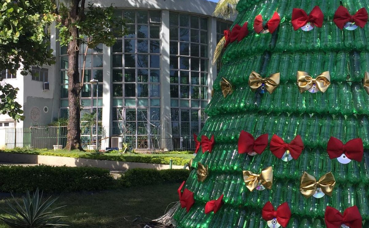 Árvore de Natal de Garrafa PET: Passo a Passo + Ideias LINDAS