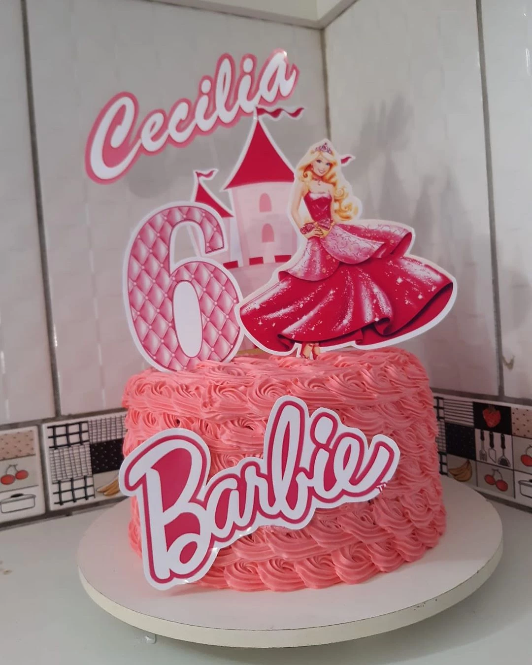80 modelos de bolo da Barbie para todos os estilos + tutoriais