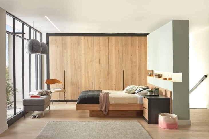 armario e cama madeira