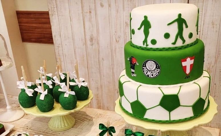 Bolo de aniversário masculino: 95 FOTOS para celebrar com estilo em 2023   Bolos de aniversário verde, Bolos de aniversário, Idéias de bolo de  aniversário