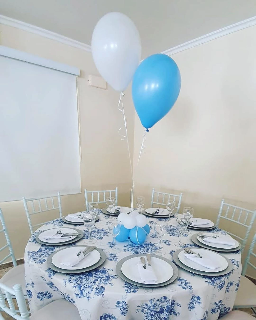 Como fazer centro ou enfeite de mesa com balões 60 Ideias De Centro De Mesa Incriveis E Onde Comprar O Seu