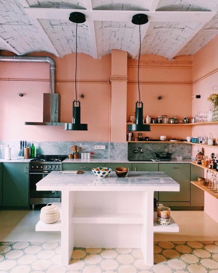 Foto de cozinha rosa 20 - 22