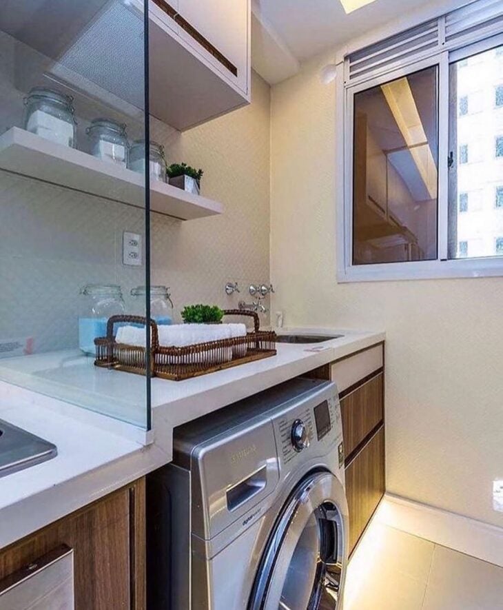 Cozinha apartamento pequeno com lavanderia integrada