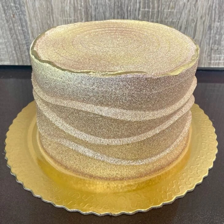 Foto de bolo dourado 61 - 64