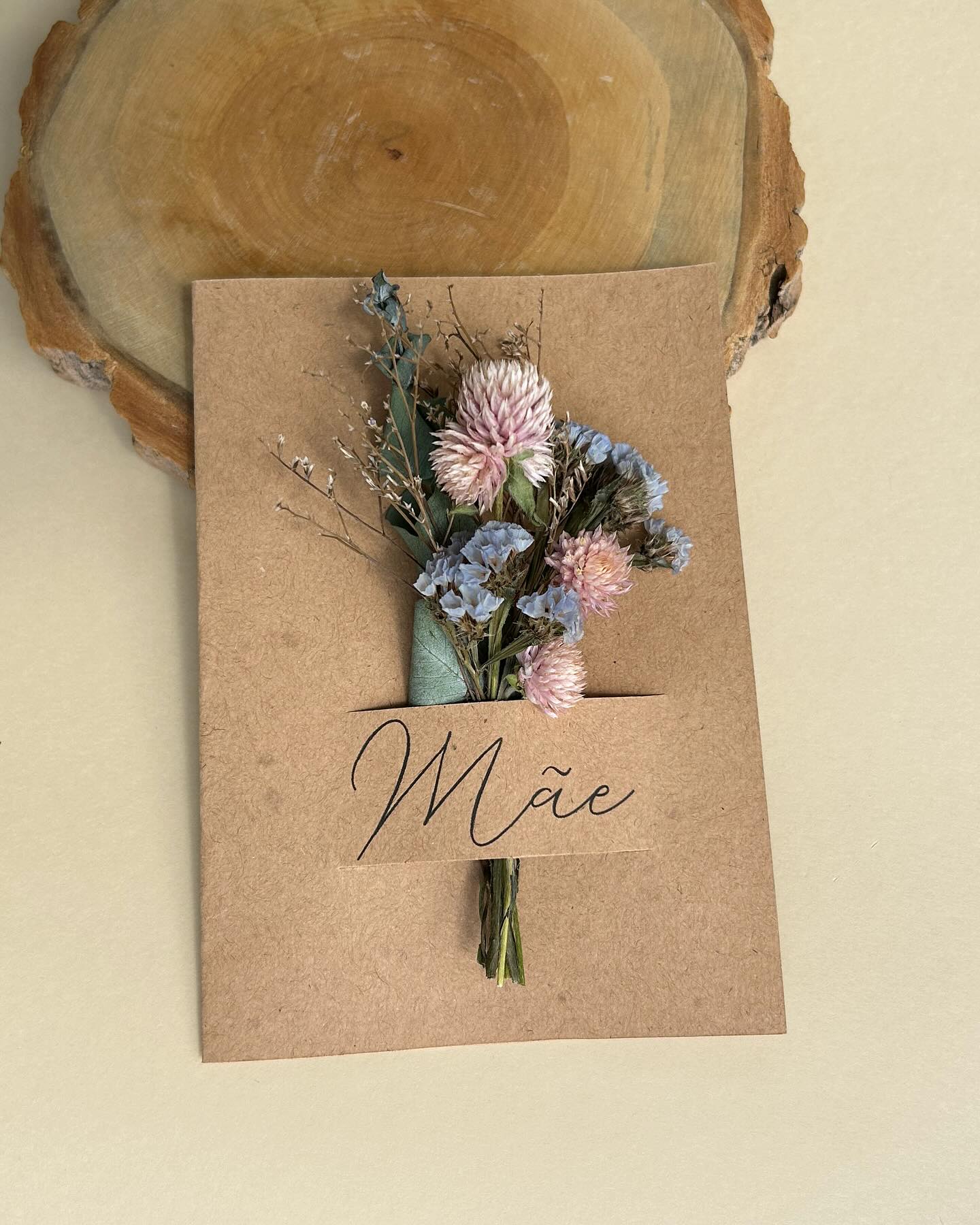 Cartão para Dia das Mães com flores secas