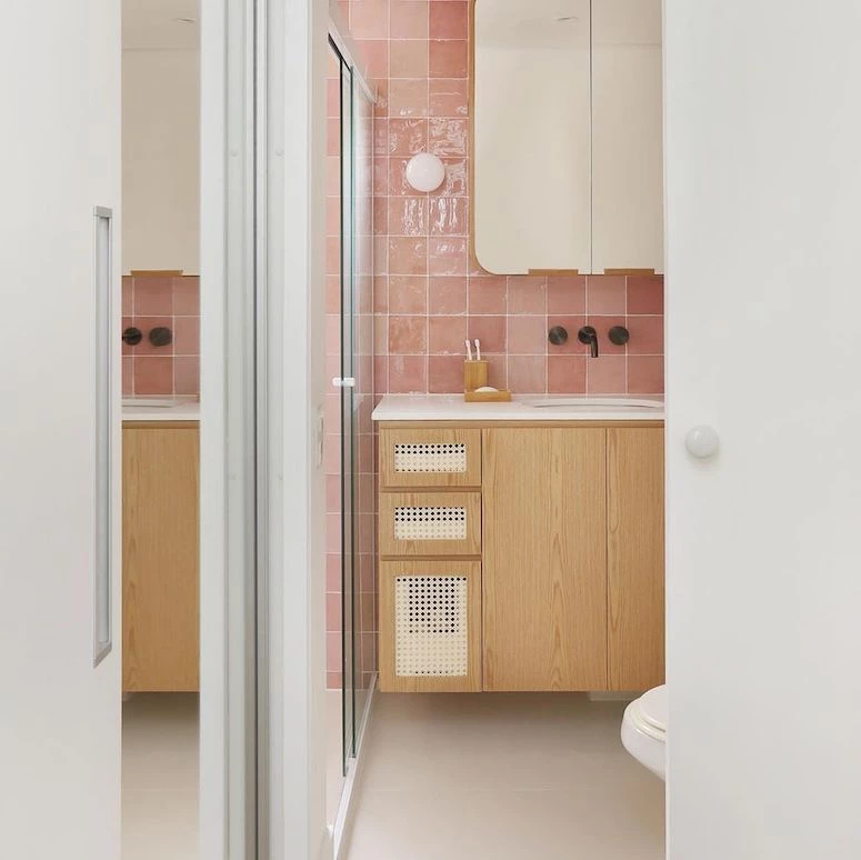 Decorate modern and elegant bathrooms