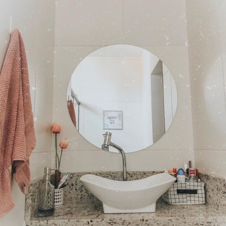 Foto de espelho redondo para banheiro 27 - 30