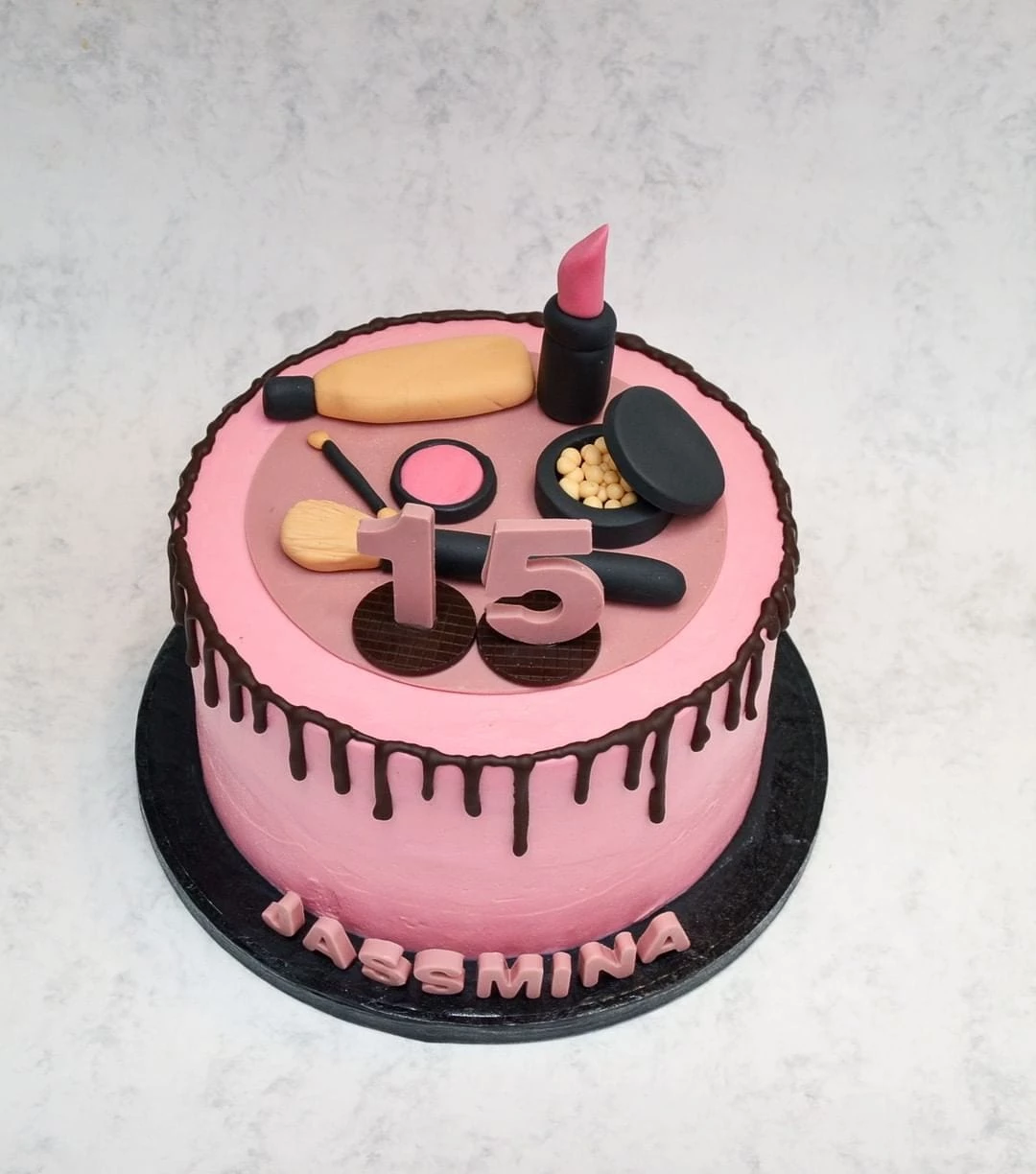 Lindo bolo do tema maquiagem -   Bolos de aniversário de maquiagem,  Bolos de maquiagem, Fotos de bolo de aniversário