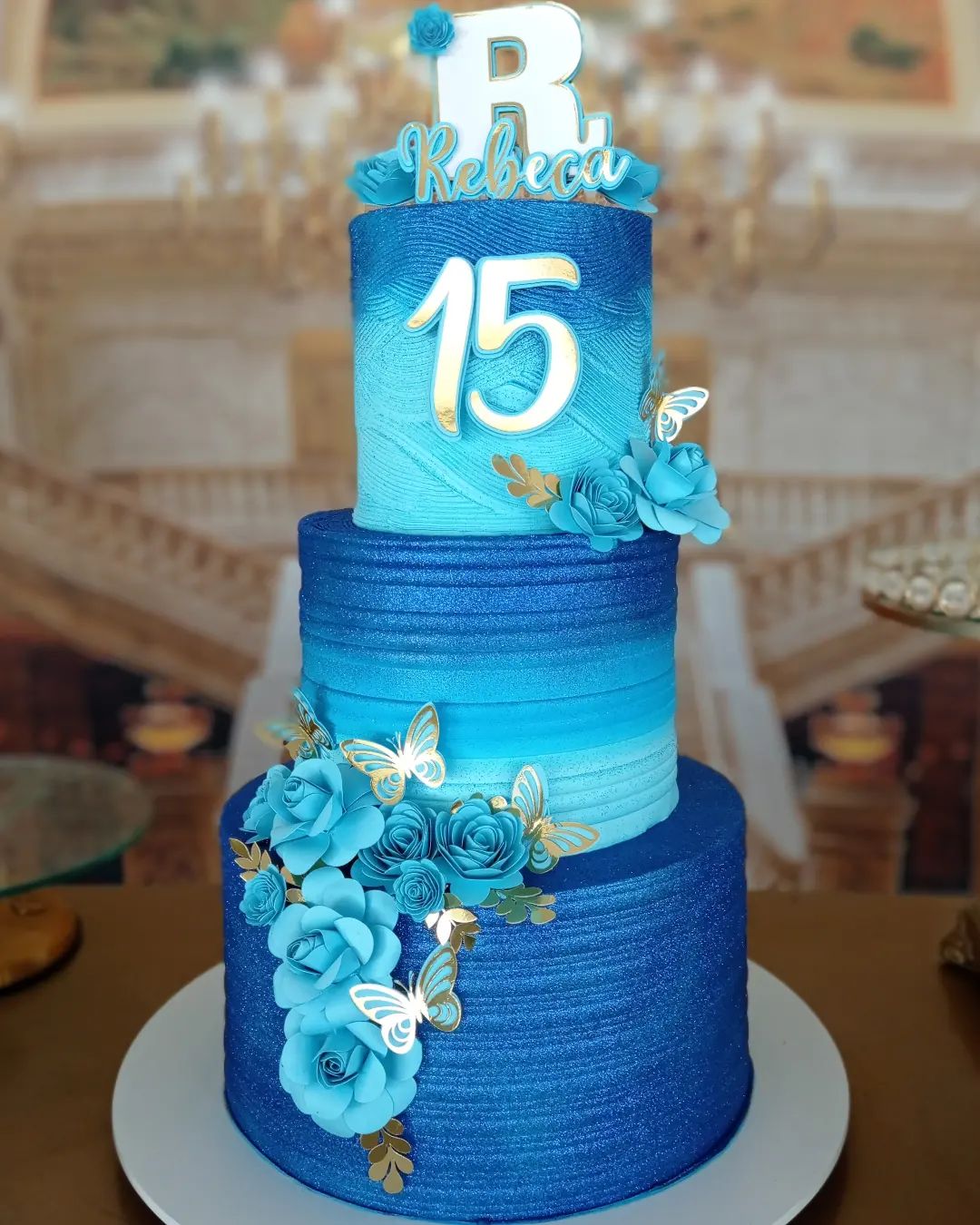Modelos de bolo de 15 anos: 23 ideias para todos os estilos!
