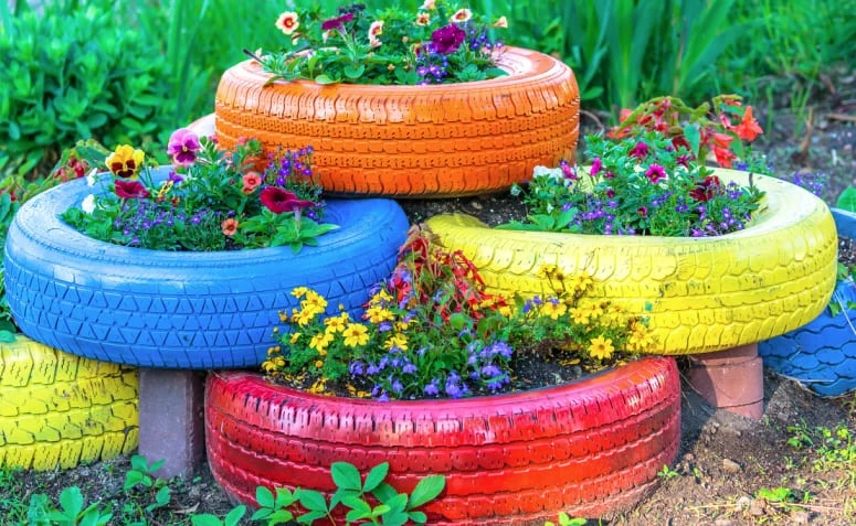 55 ideias de jardim com pneus para ter um cantinho florido e sustentável