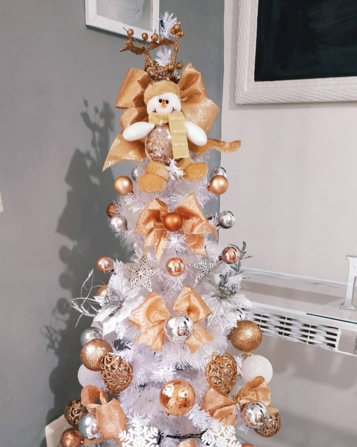 Árvore Natal Decorada Rosegold E Dourada Vai Montada 77cm