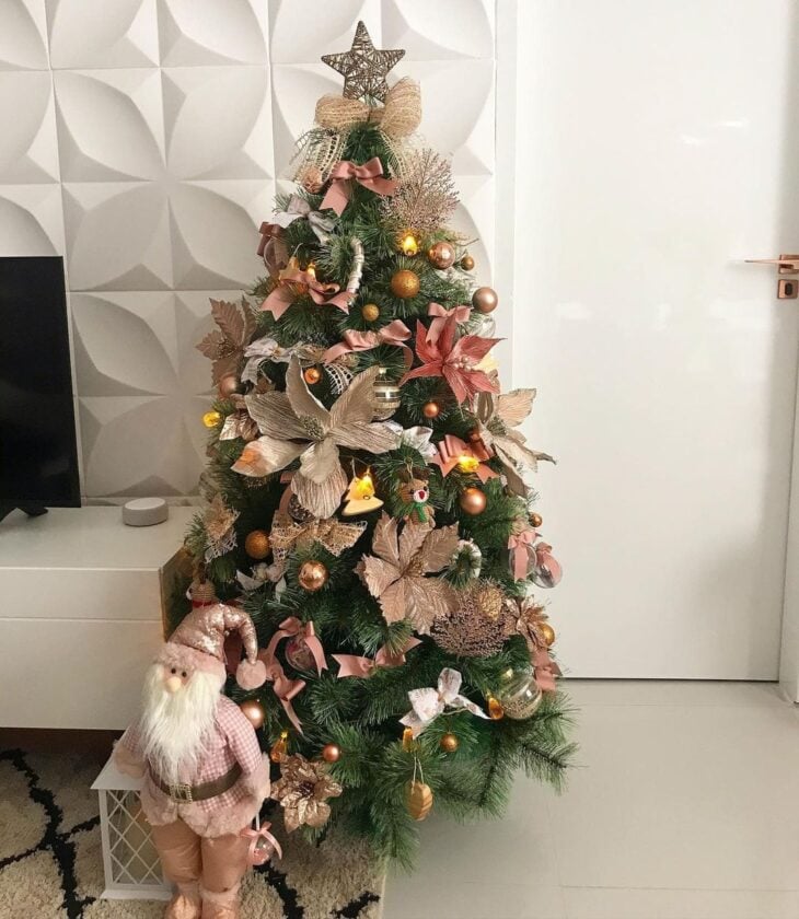Árvore Branca Já Com A Decoração De Natal Rosa Rose Gold