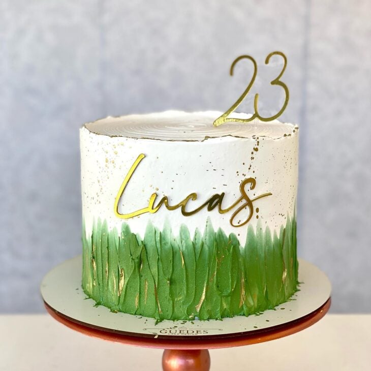 Bolo de aniversário masculino: 100 ideias que vão abrilhantar a sua mesa   Bolo de aniversario masculino, Bolos de aniversário verde, Bolos de  aniversário