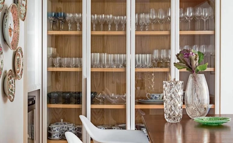 70 opções de cristaleira de vidro para decorar com luxo
