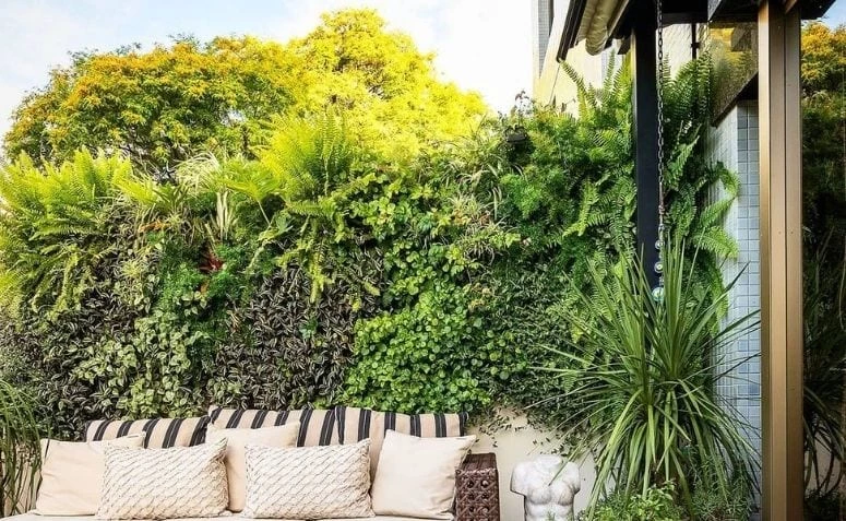 30 ideias de muro verde para ter uma casa mais natural