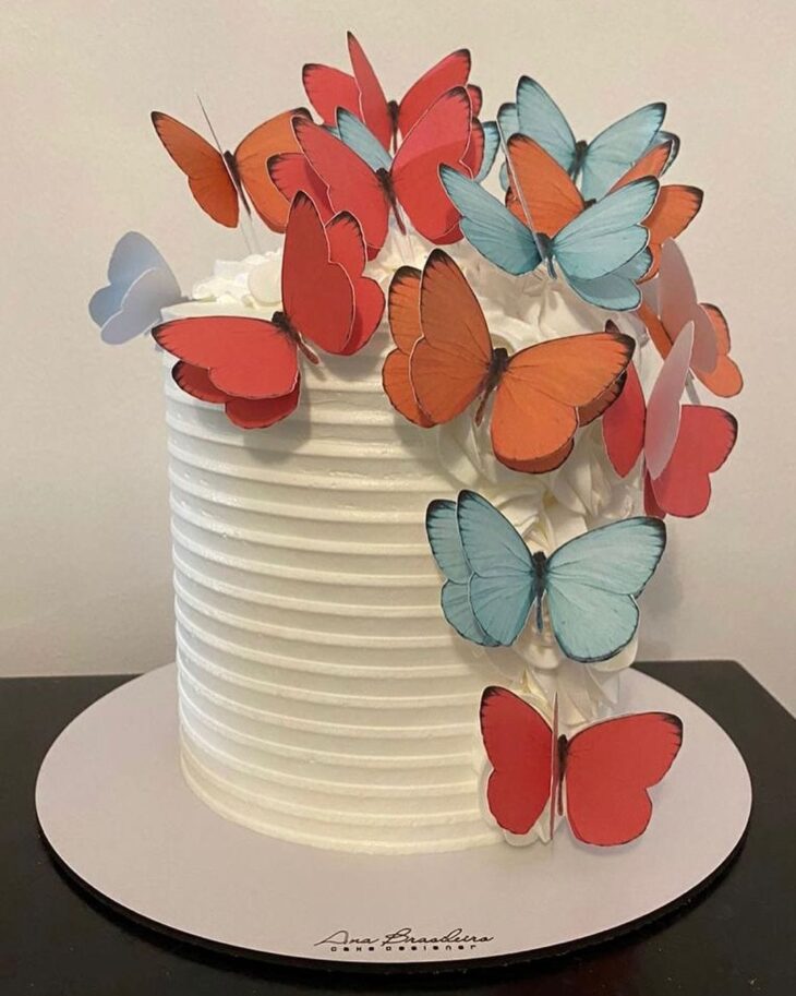 bolo quadrado, decorado com borboletas! . . . . #anabolosepresentes #