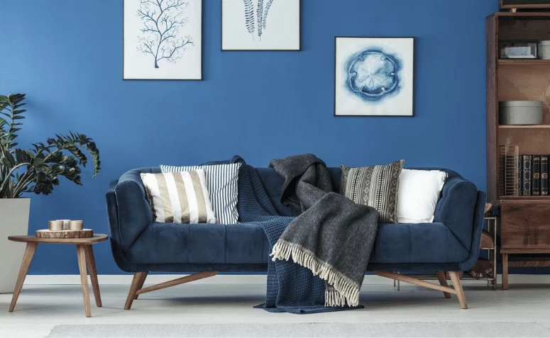 30 inspirações com sofá azul marinho que mostram muito estilo