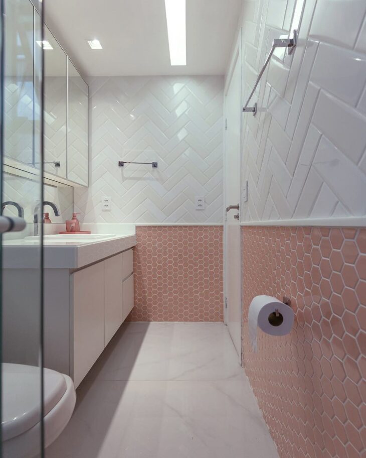 Foto de banheiro rosa 45 - 44