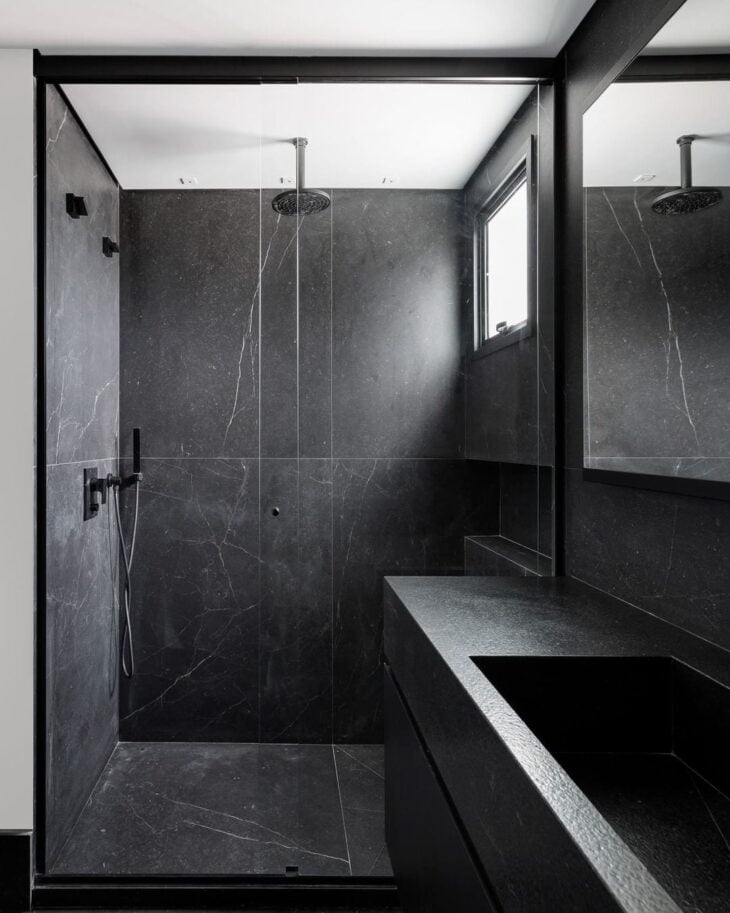 Banheiro preto: 70 ideias para uma decoração elegante