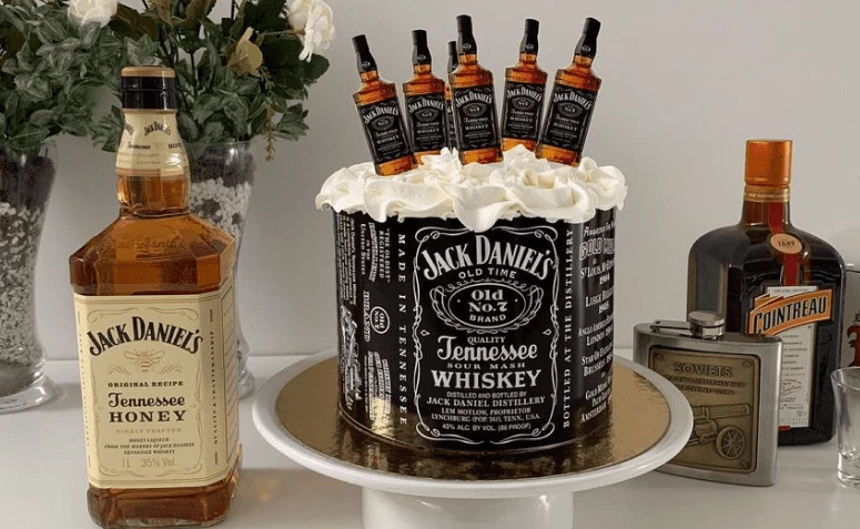 70 ideias de bolo Jack Daniel’s para bebemorar com os amigos