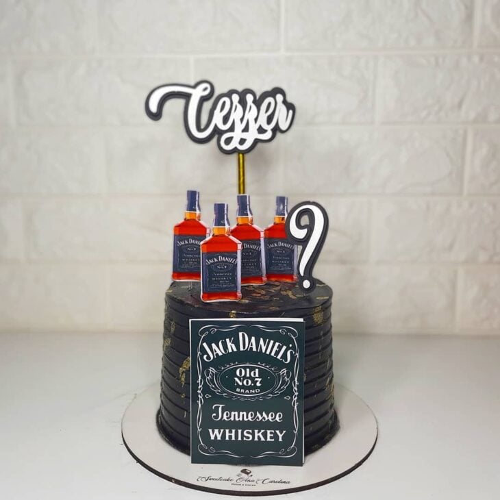 Bolo Jack Daniel's: 70 opções e tutoriais de como fazer esse bolo