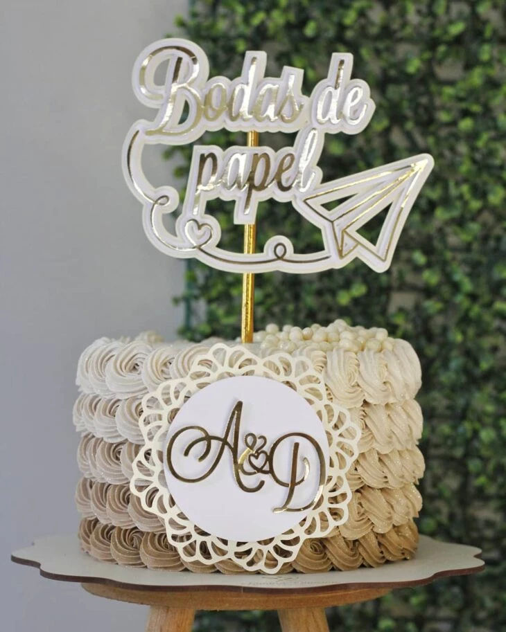 Foto de bolo bodas de papel 32 - 35
