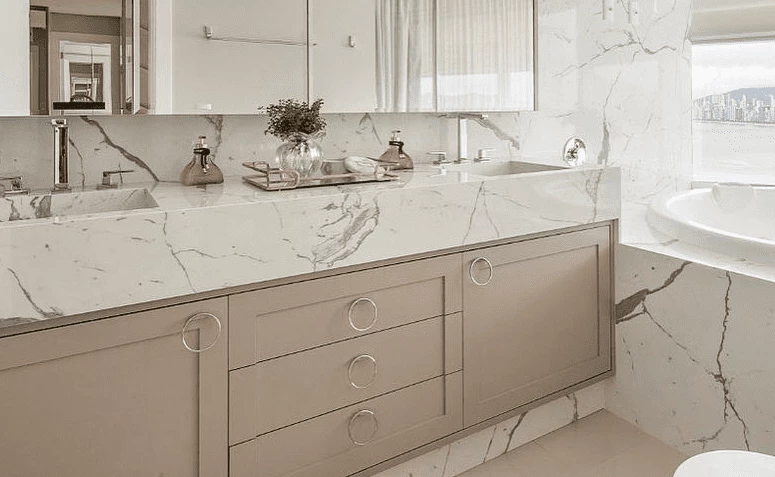 70 opções de bancada de mármore para banheiro que esbanjam sofisticação