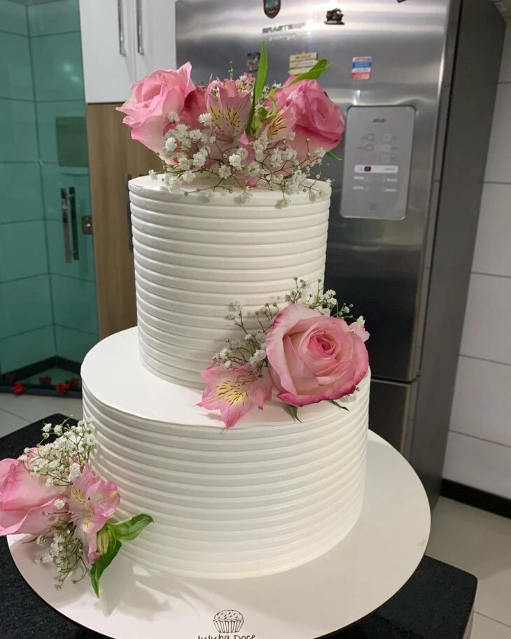 Foto de bolo com rosas 4 - 7