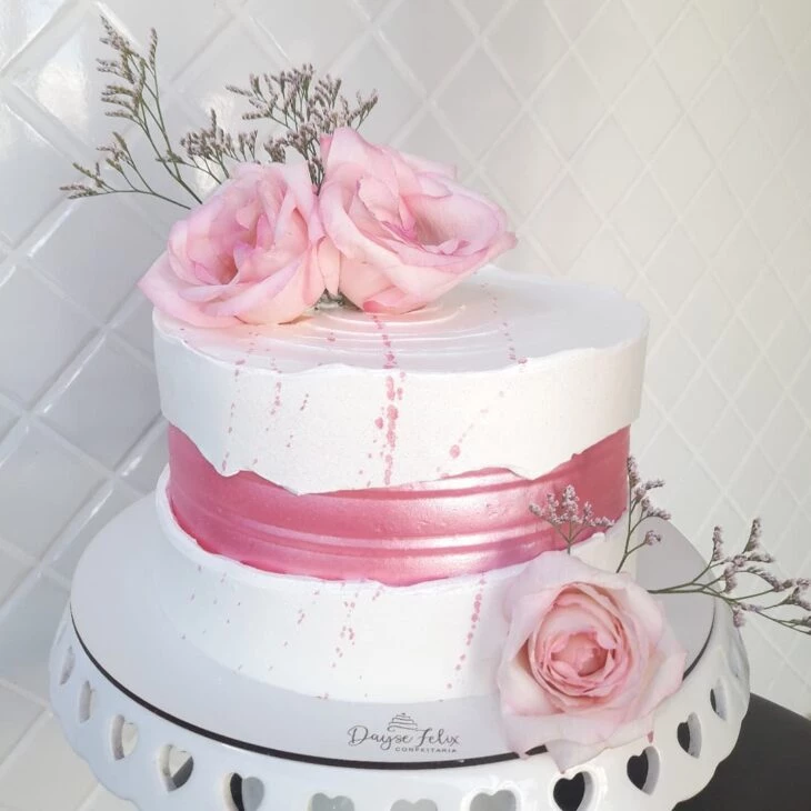 Foto de bolo com rosas 5 - 8