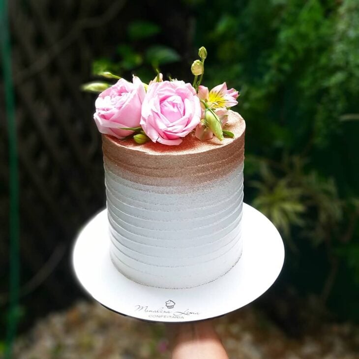 Foto de bolo com rosas 58 - 61