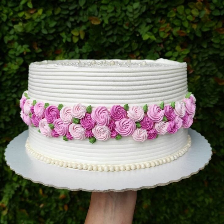 Foto de bolo com rosas 79 - 82