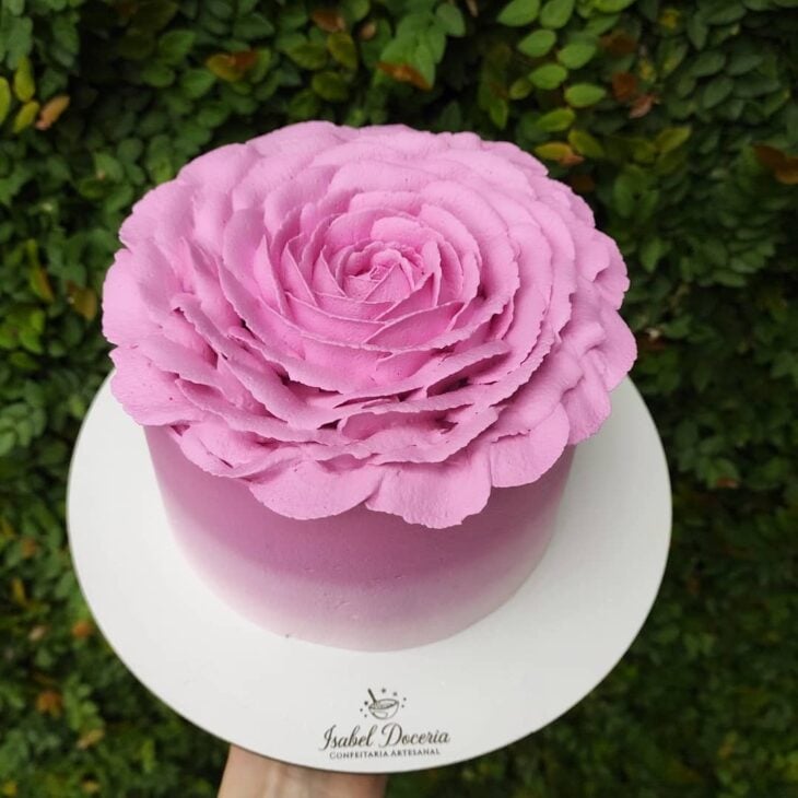 Foto de bolo com rosas 80 - 83