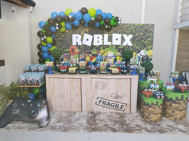 Festa e Decoração Tema Roblox - Ideias Incríveis para uma Festa Gamer  Inesquecível!