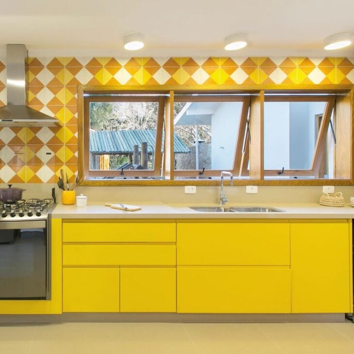 Foto de armario de cozinha amarelo 27 - 30