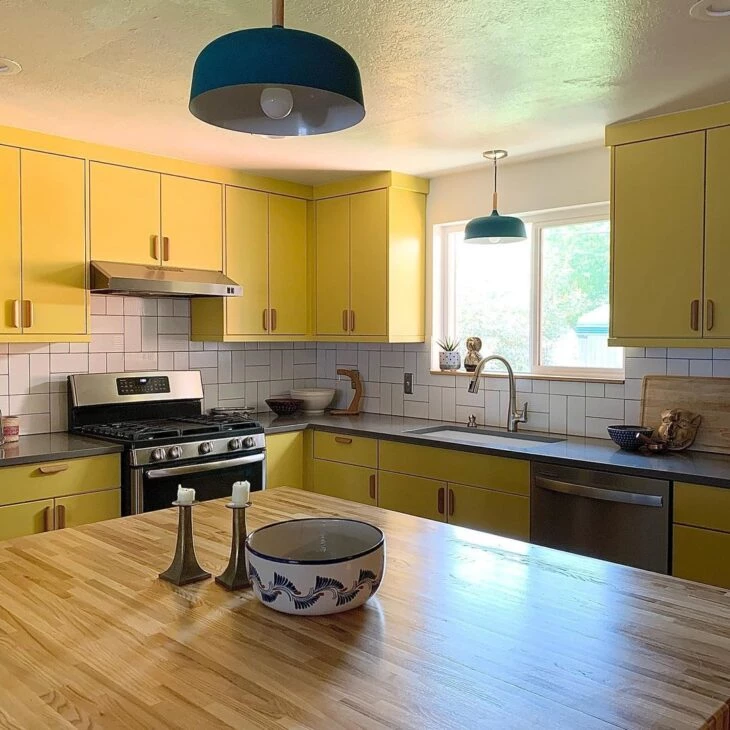 Foto de armario de cozinha amarelo 39 - 42