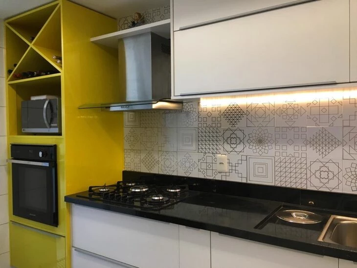 Foto de armario de cozinha amarelo 54 - 57