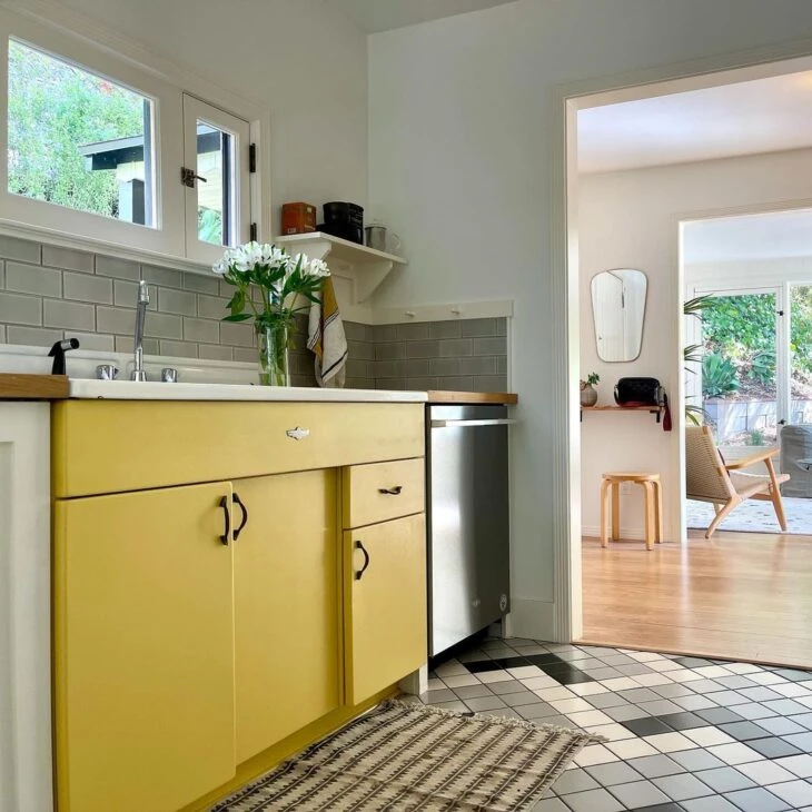 Foto de armario de cozinha amarelo 62 - 65